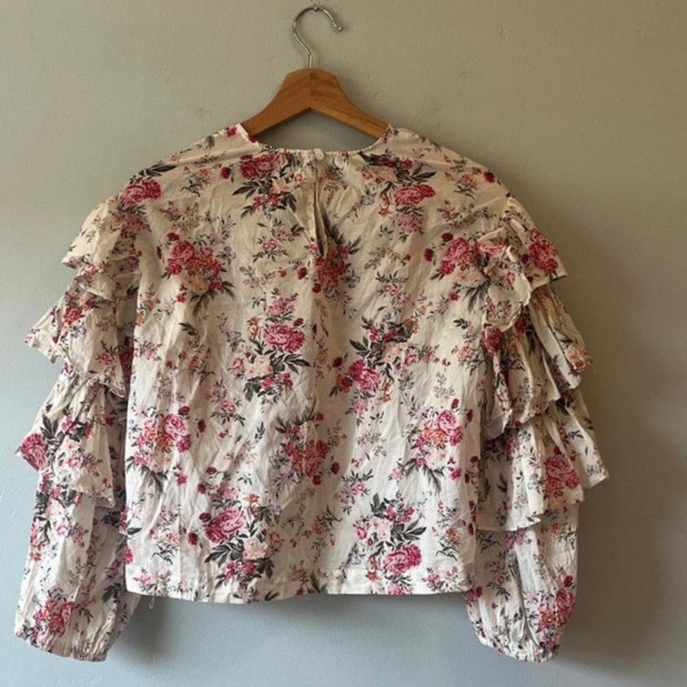NWT Karlie Ivory Floral Ruffle Sleeve Blouse. Size Small - Picture 4 of 6